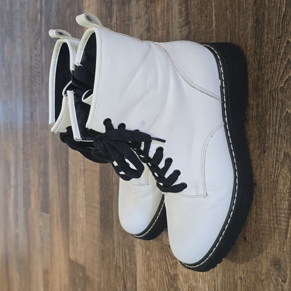 Madden Girl Size 8 white high tops